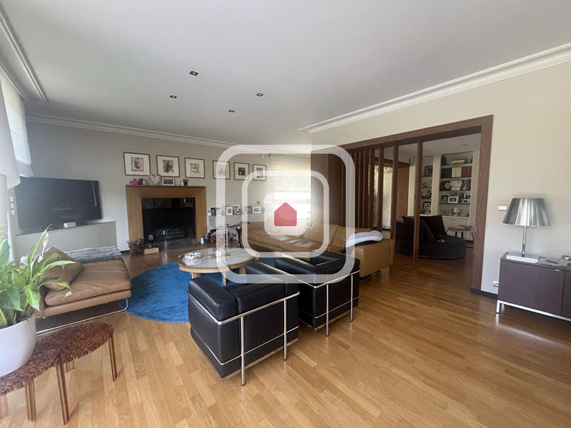 Maison - 267 m² - 8 pièces