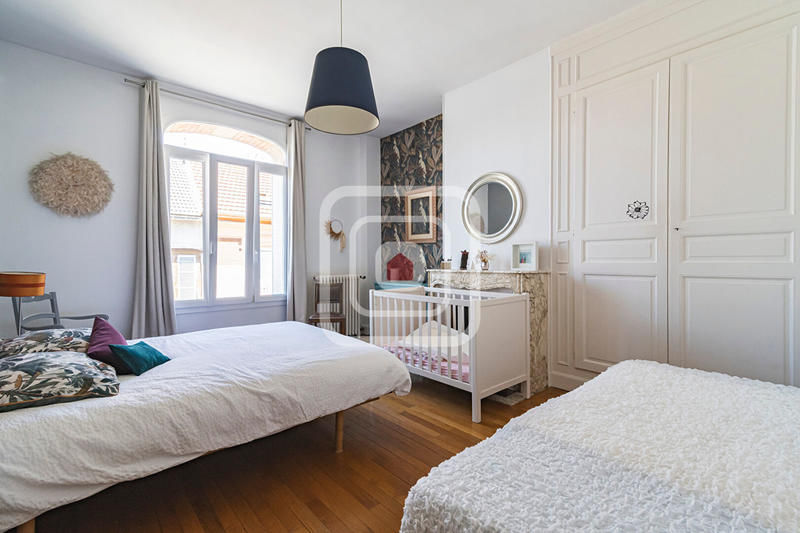 Maison - 217 m² - 8 pièces