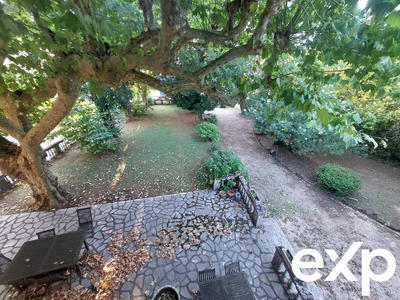 Maison traditionnelle - 341 m² - 12 pièces