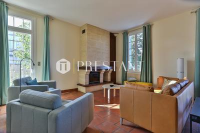 Maison - 240 m² - 9 pièces