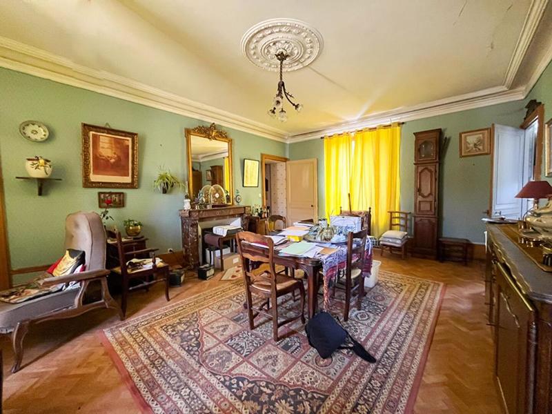 Maison - 235 m² - 14 pièces