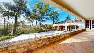 Villa - 248 m² - 9 pièces