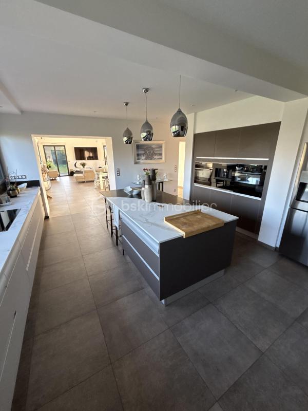 Maison - 460 m² - 12 pièces