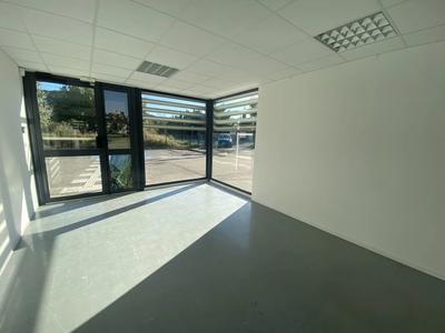 Entrepôt - 684 m² - 13 pièces
