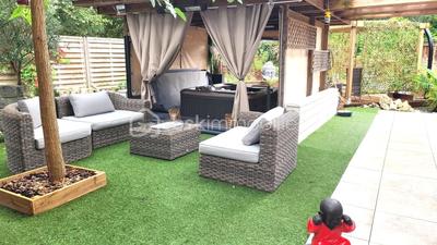 Maison - 239 m² - 8 pièces