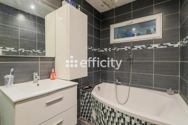 Maison - 148 m² - 9 pièces