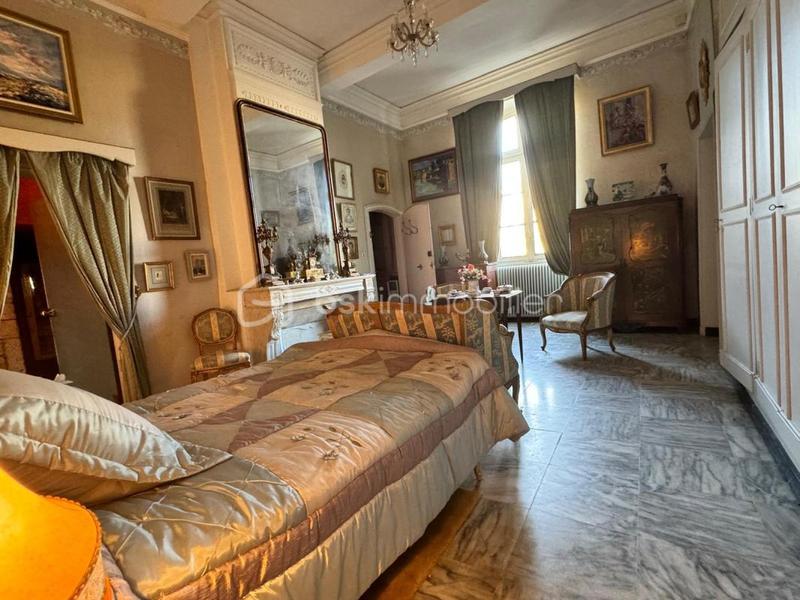 Demeure - 360 m² - 13 pièces