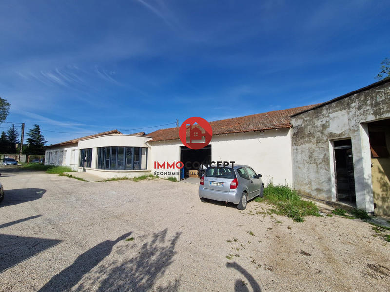 Local commercial - 682 m²