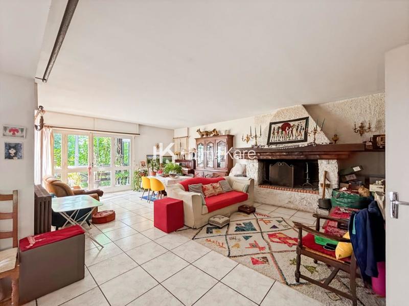 Maison - 270 m² - 9 pièces