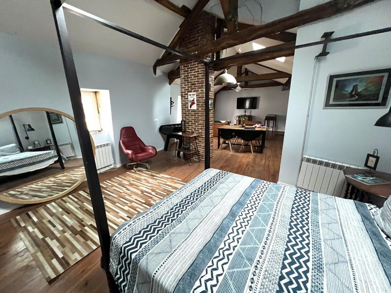 Maison traditionnelle - 250 m² - 8 pièces