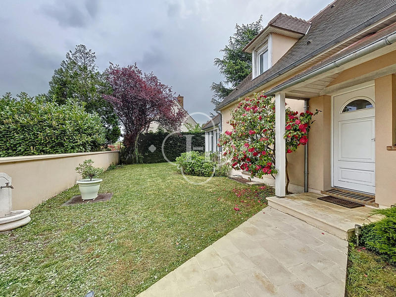 Maison - 168 m² - 8 pièces