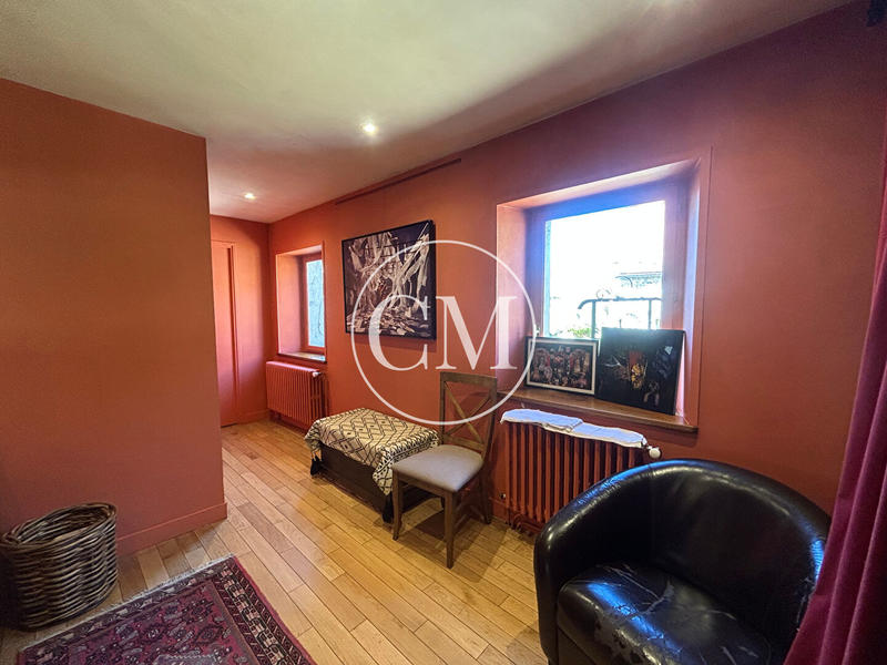 Local commercial - 250 m² - 8 pièces