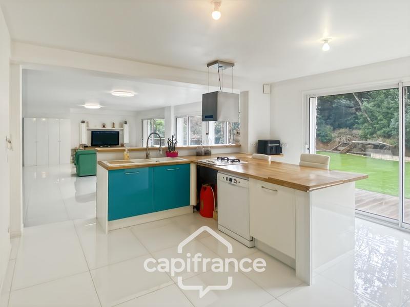 Maison - 220 m² - 8 pièces