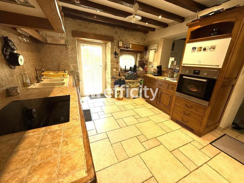 Maison - 325 m² - 13 pièces