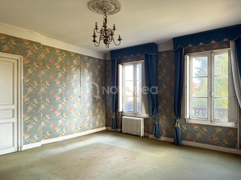 Maison - 270 m² - 10 pièces