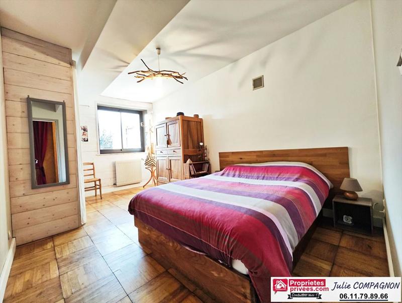 Maison - 243 m² - 7 pièces