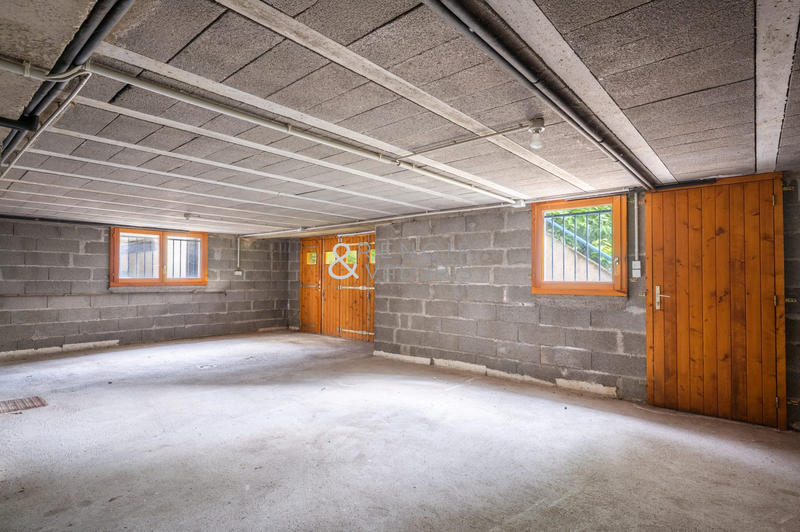 Maison - 300 m² - 7 pièces