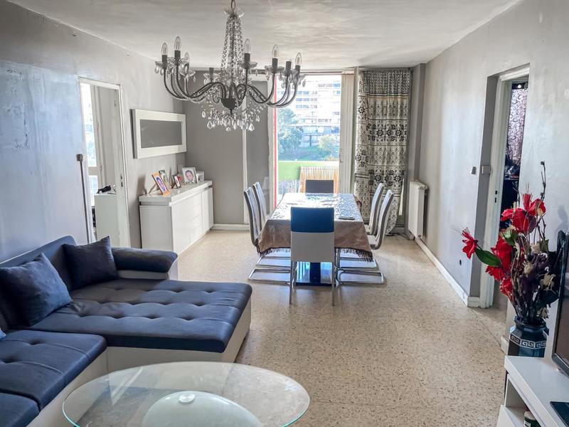 Appartement - 99 m² - 5 pièces