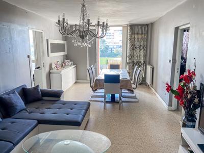 Appartement - 99 m² - 5 pièces