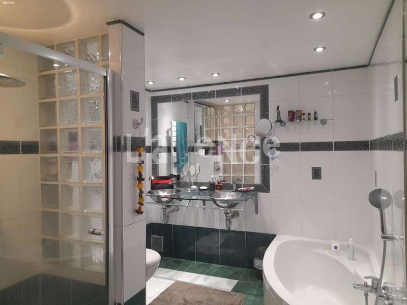 Pavillon - 250 m² - 7 pièces