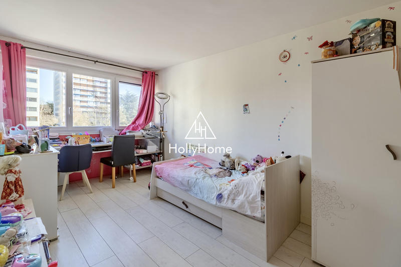 Appartement - 90 m² - 5 pièces