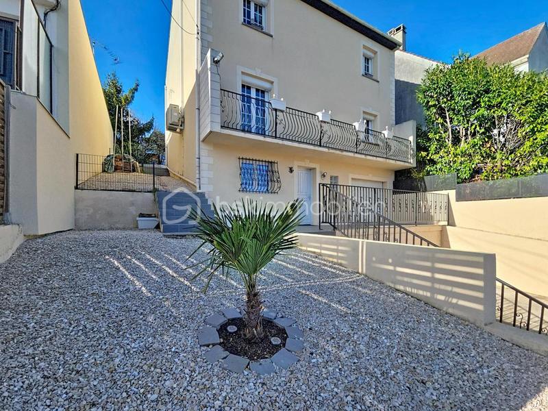 Maison - 180 m² - 6 pièces