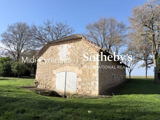 Maison - 280 m² - 8 pièces