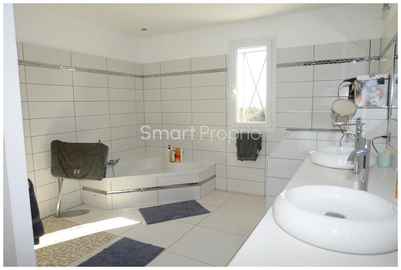 Villa - 240 m² - 9 pièces