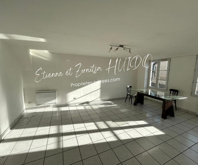 Maison - 256 m² - 10 pièces