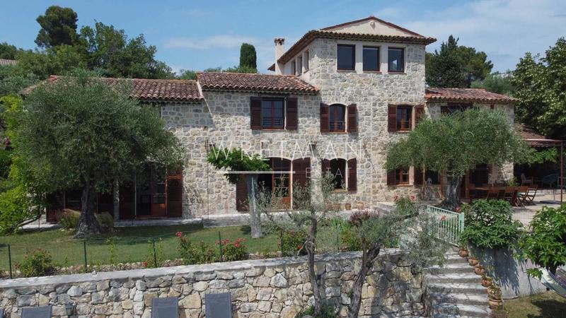 Villa - 201 m² - 6 pièces