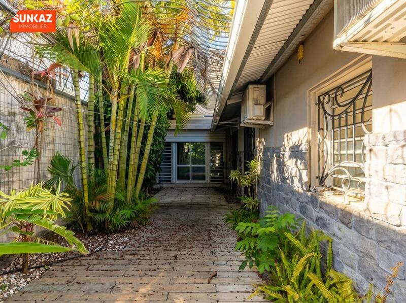 Maison - 300 m² - 8 pièces