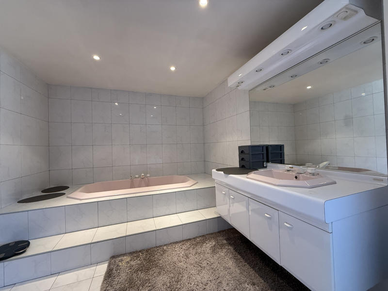 Maison - 265 m² - 6 pièces