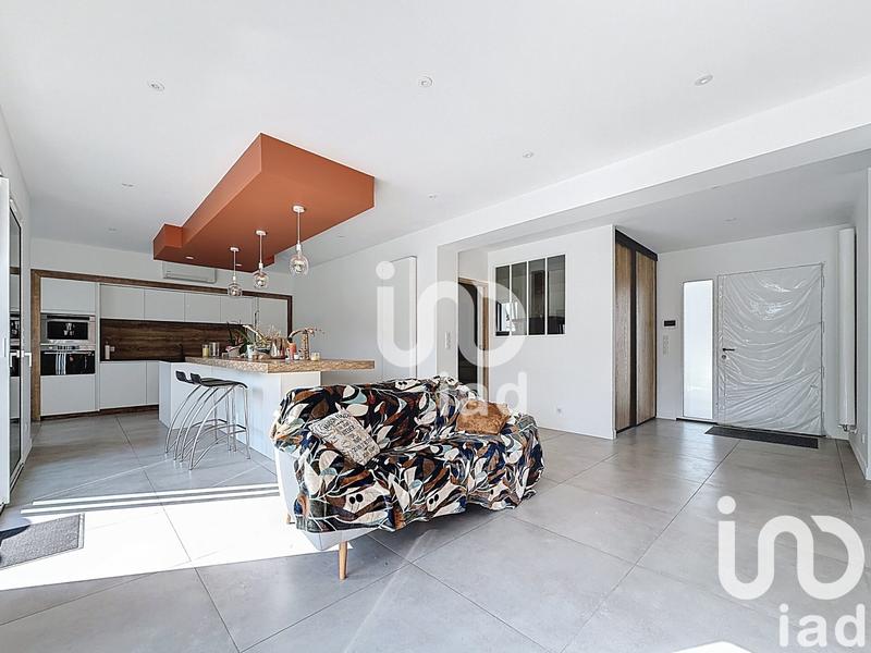 Maison - 207 m² - 6 pièces