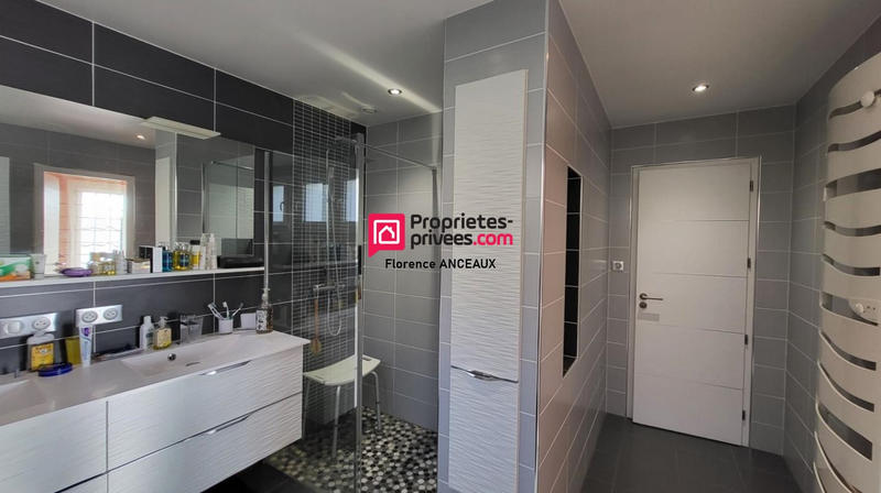 Maison - 192 m² - 7 pièces