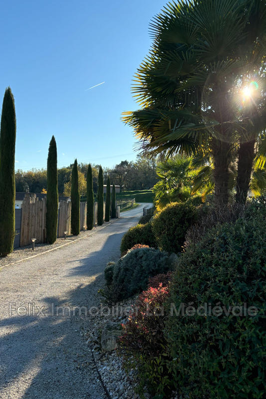 Villa - 255 m² - 5 pièces