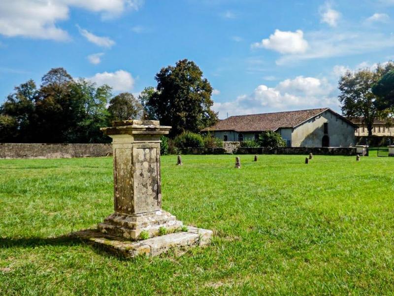 Château - 3 000 m² - 30 pièces