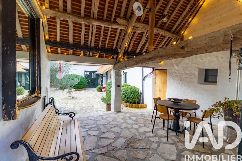 Maison - 233 m² - 7 pièces