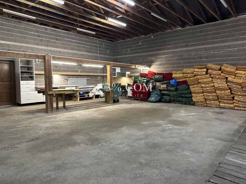 Maison - 639 m² - 12 pièces