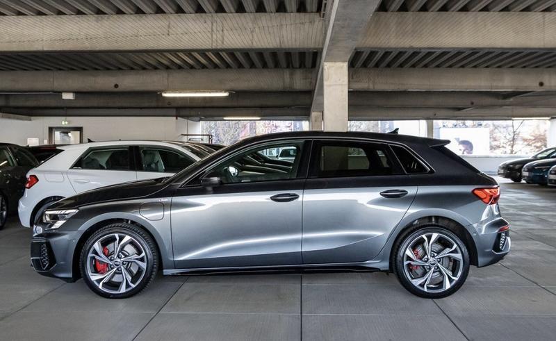 Audi A3 sportback 45 TFSIe 245 s-Line / Toit Ouvrant Matrix Led Sieges Elec Aff Tete Haute Regulateur de Distance