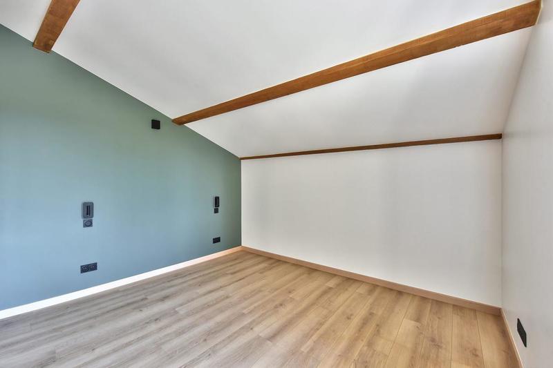 Propriété - 210 m² - 7 pièces