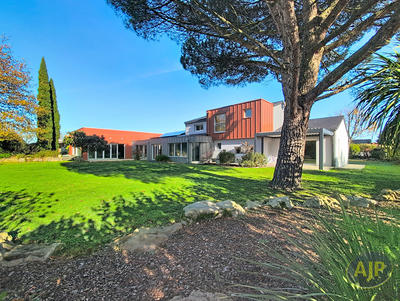 Maison - 394 m² - 15 pièces