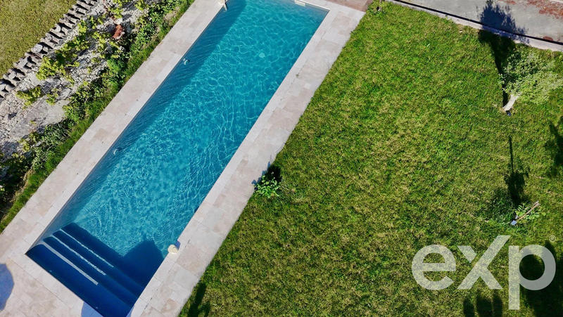 Maison - 207 m² - 9 pièces