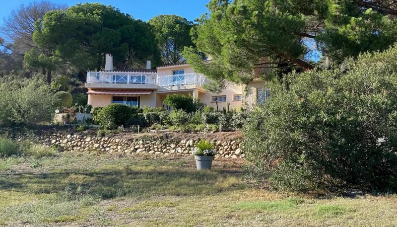 Maison - 170 m² - 9 pièces