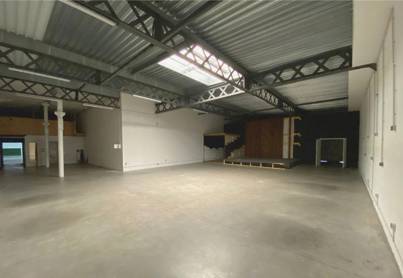 Local commercial - 742 m²