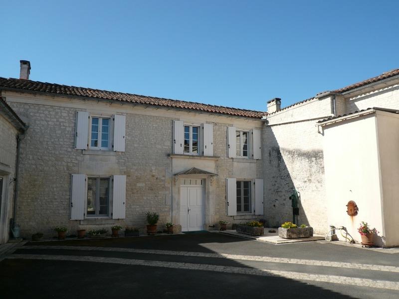 Maison - 350 m² - 9 pièces