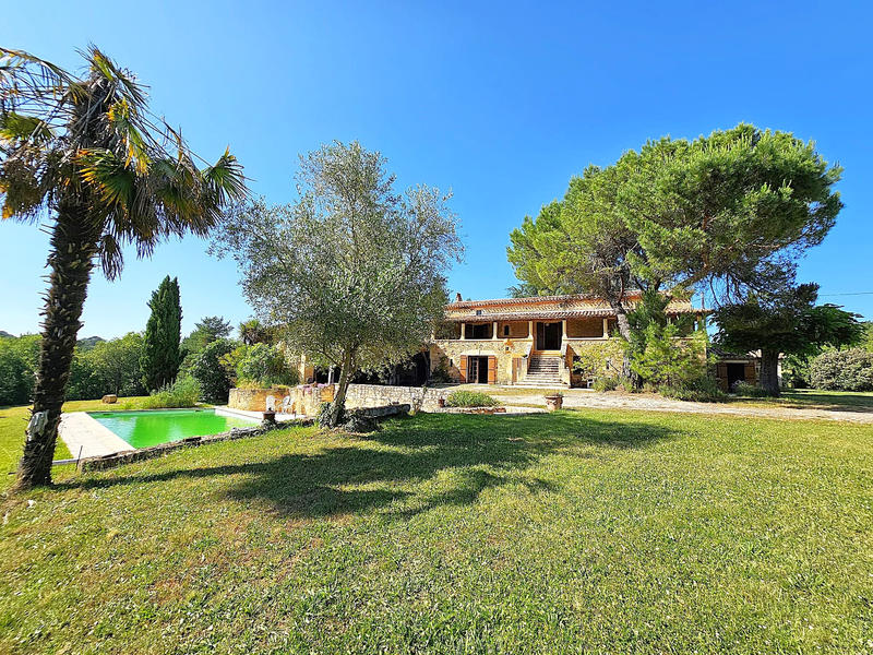 Maison - 220 m² - 7 pièces