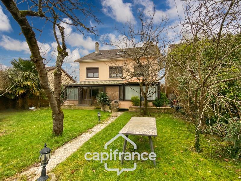 Maison - 223 m² - 8 pièces