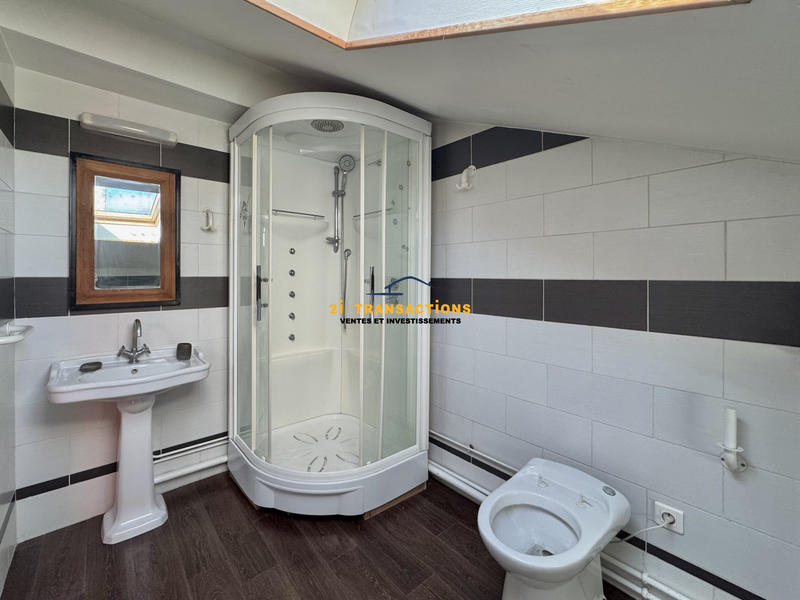 Maison - 285 m² - 9 pièces