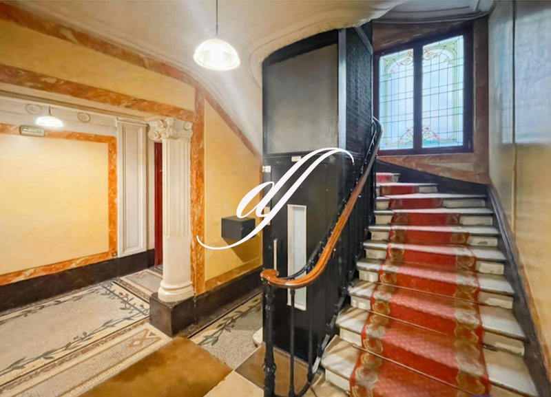 Local commercial - 178 m² - 9 pièces