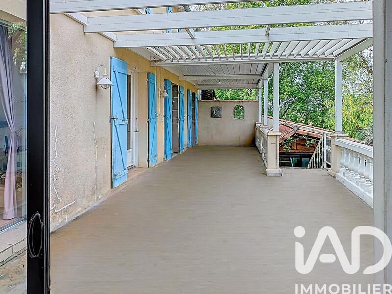 Maison - 240 m² - 8 pièces